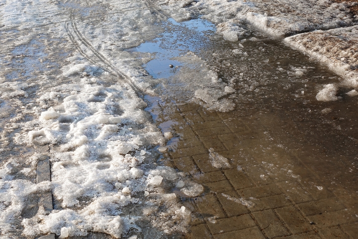 6 Ways to Melt Ice and Snow Without Salt or Ice Melt